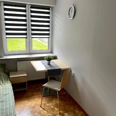 Kwatery Pracownicze Noclegi Pokoje Dla Uczniow Kochanowskiego Wysokie Mazowieckie Exterior photo